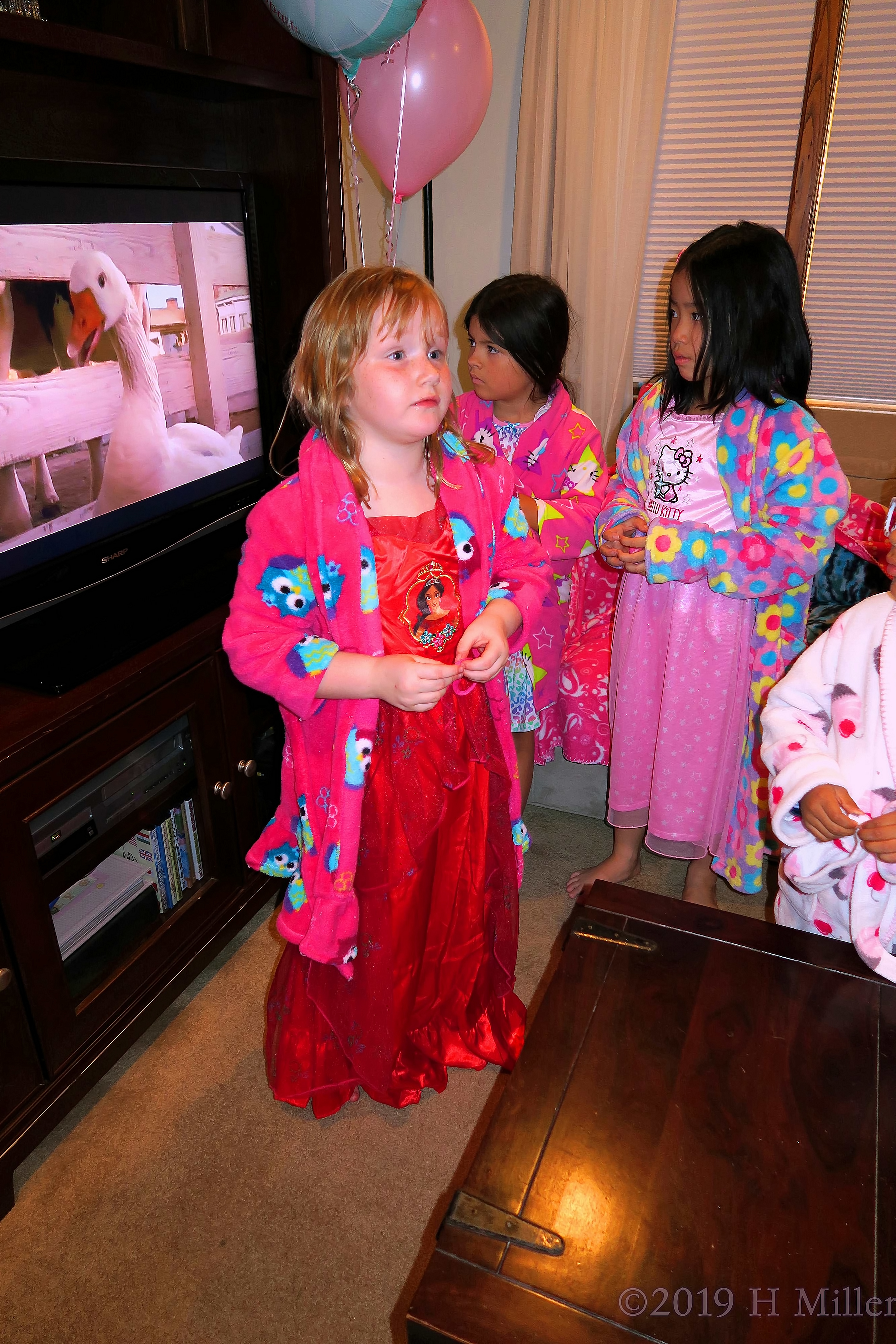 Balloons And Banter! Party Guests Chat! Balloons And Banter! Party Guests Chat!