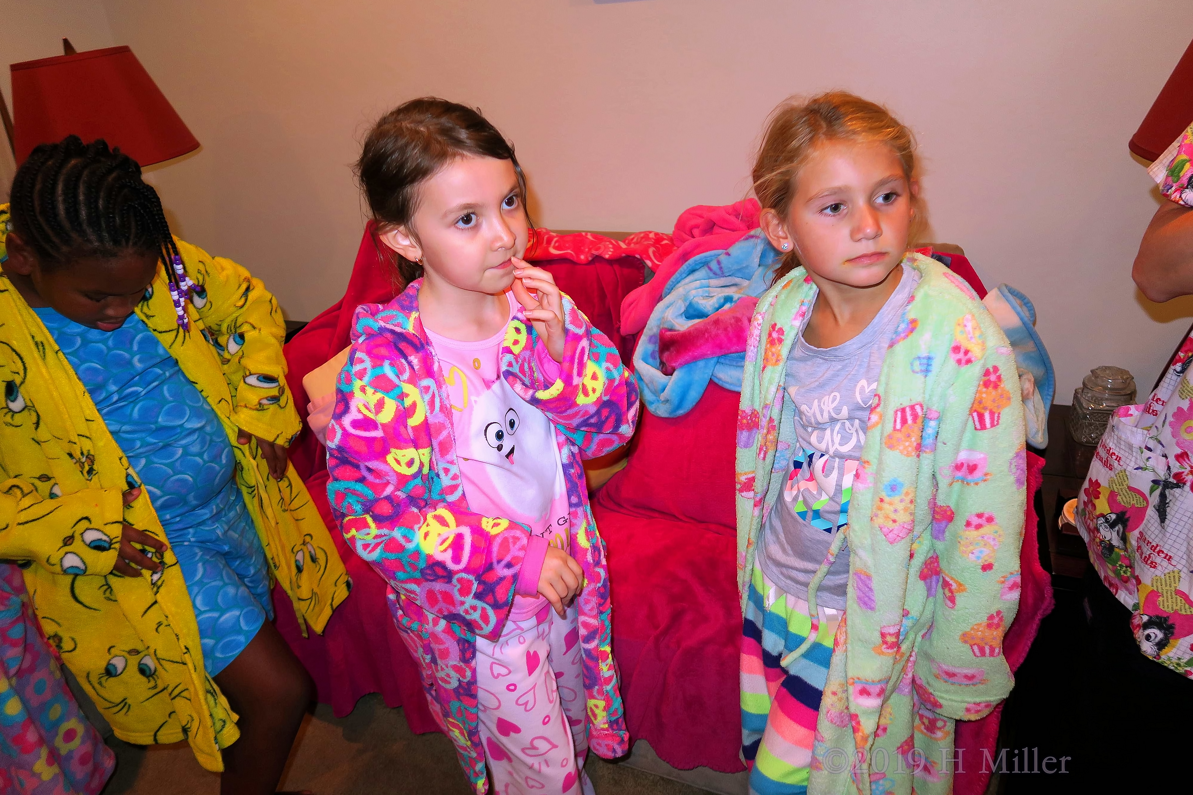 Chatting In Comfort! Kids Spa Group Hangs! Chatting In Comfort! Kids Spa Group Hangs!