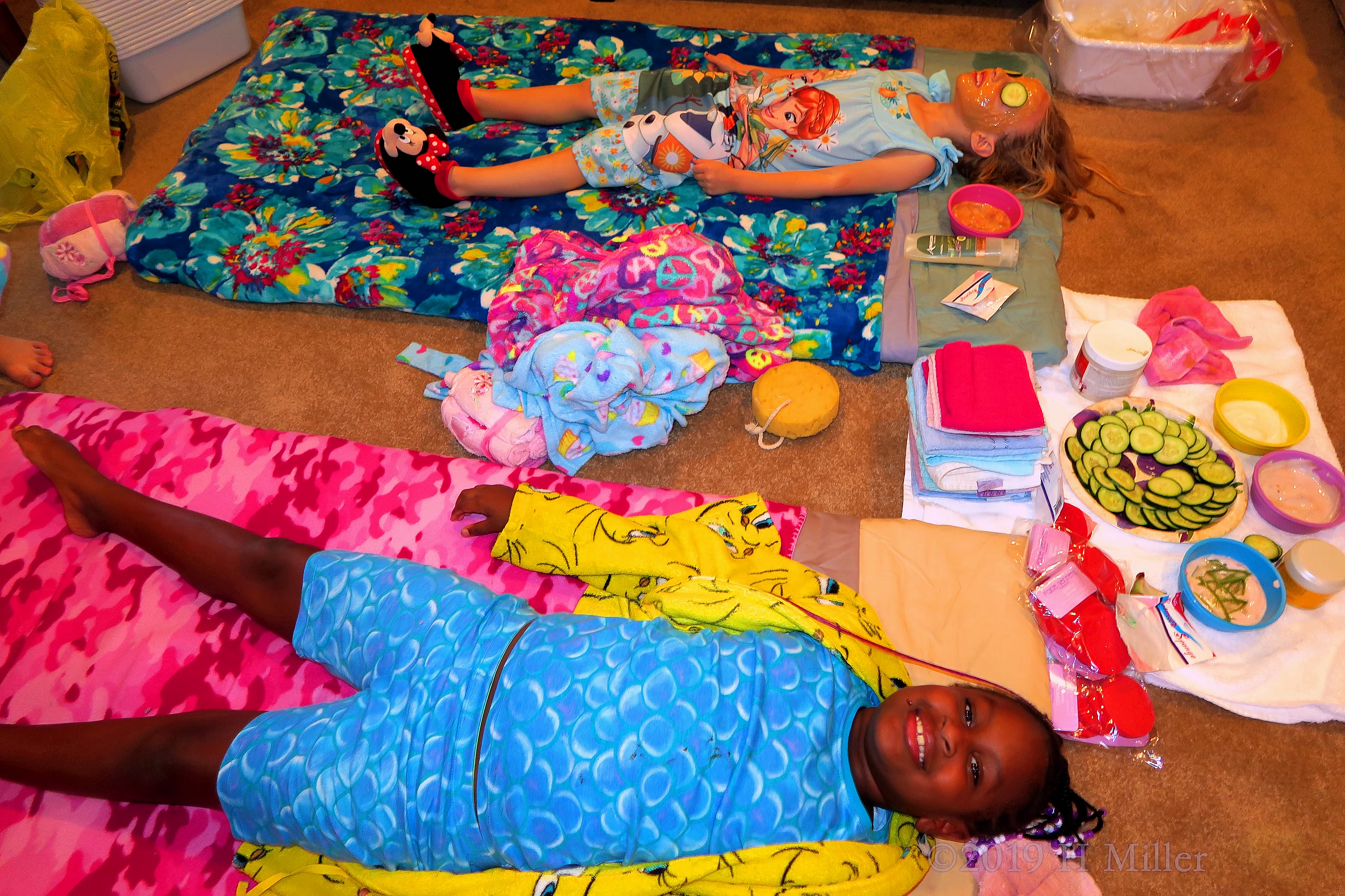 Falling For Facials! Kids Facial On Party Guest! Falling For Facials! Kids Facial On Party Guest!