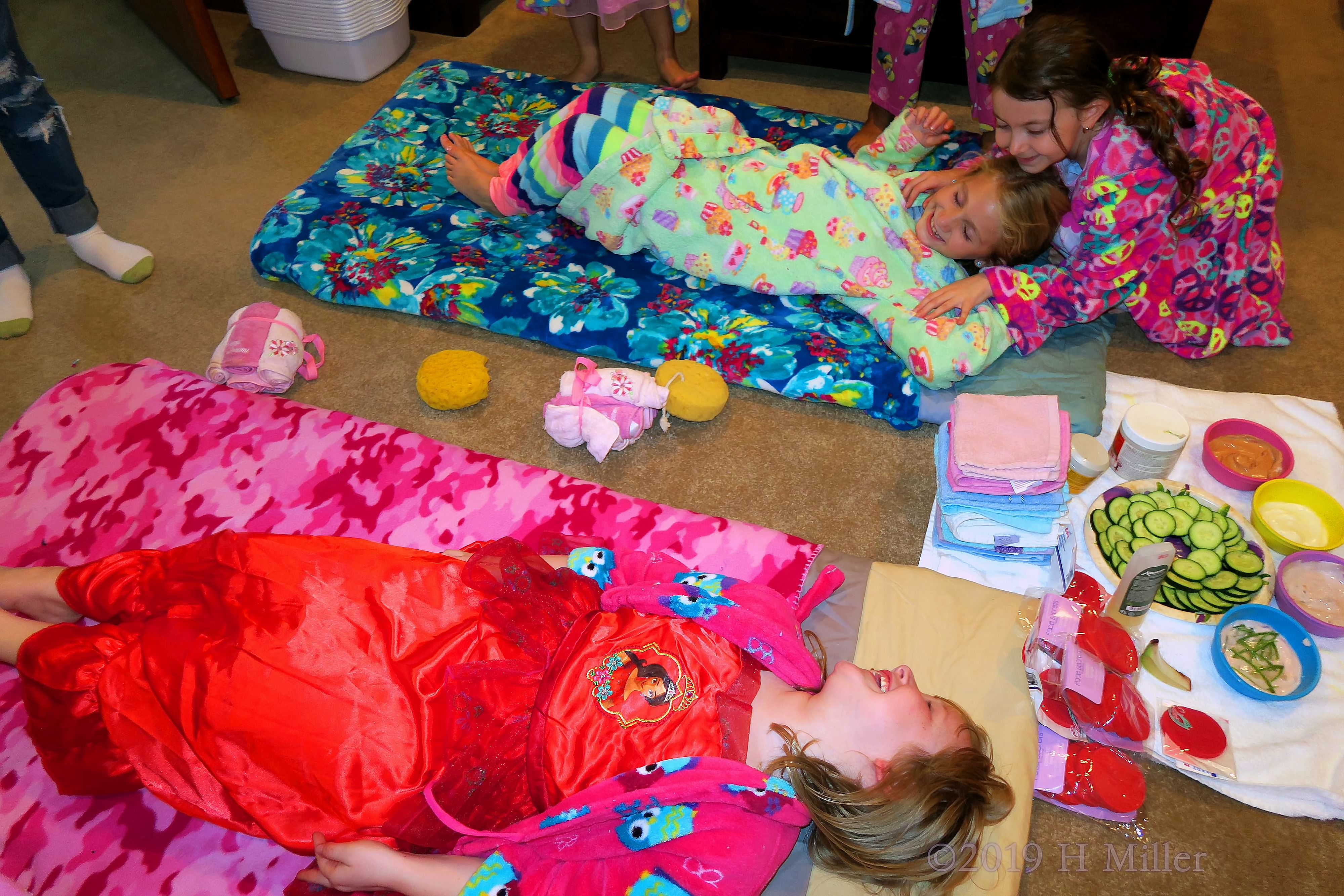 Friends And Facials! Party Guests Prep For Kids Facials! Friends And Facials! Party Guests Prep For Kids Facials!