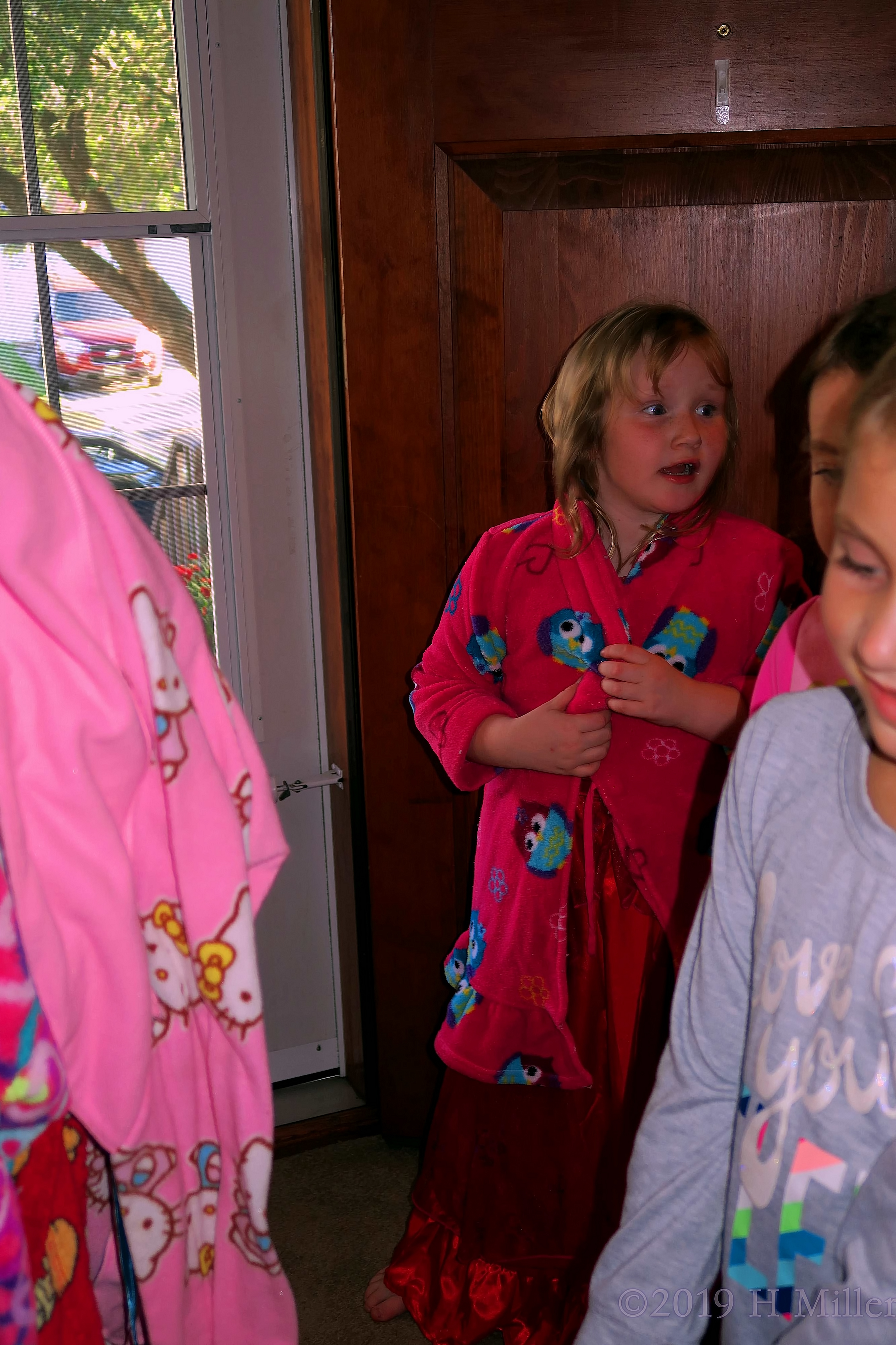 Lining Up To Lounge! Picking Spa Kiss Robes! Lining Up To Lounge! Picking Spa Kiss Robes!