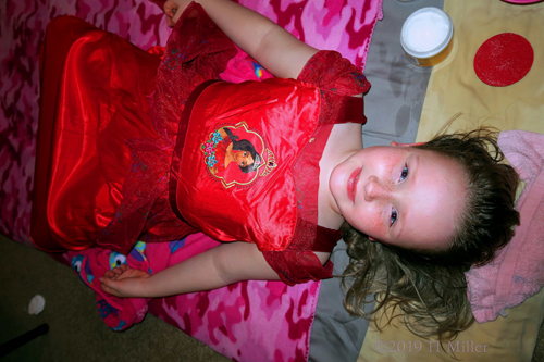 Bowing For Beaming Skin! Kids Party Guest Poses For Girls Facial! Bowing For Beaming Skin! Kids Party Guest Poses For Girls Facial!