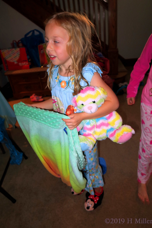 Caring Is For Bears! Candid Of Spa Party Guest! Caring Is For Bears! Candid Of Spa Party Guest!