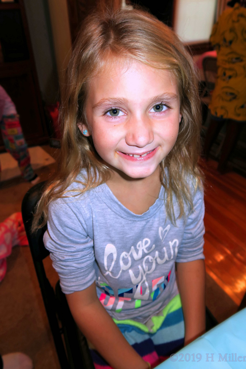 Locks So Ready! Party Guest Poses Before Girls Hairstyle! Locks So Ready! Party Guest Poses Before Girls Hairstyle!