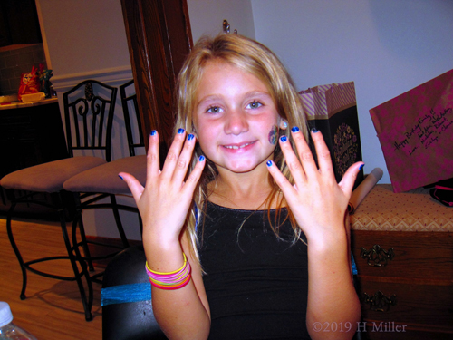 Posing In Polish! Girls Manicure Shown Off By Party Guest Posing In Polish! Girls Manicure Shown Off By Party Guest