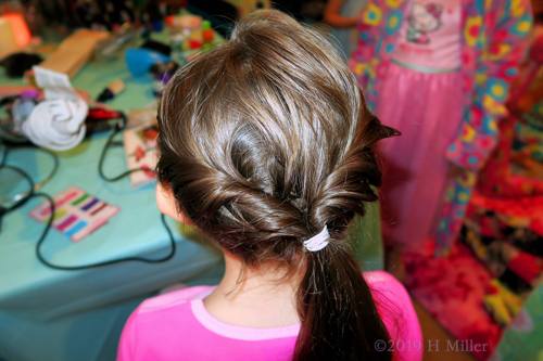 Pretty Pony! Kids Hairstyle At The Girls Spa! 