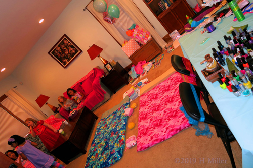 Princess Party Guests Chill! Party Guests Snack At Spa Party! Princess Party Guests Chill! Party Guests Snack At Spa Party!