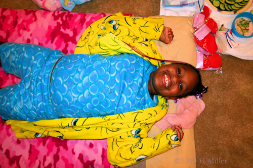 Tweety And Too Excited! Party Guest Gets Facial For Girls! Tweety And Too Excited! Party Guest Gets Facial For Girls!