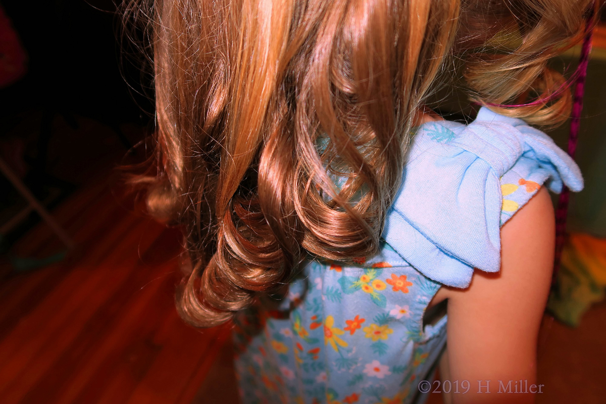 Crazy For Curls! Kids Hairstyle At The Spa Party! 