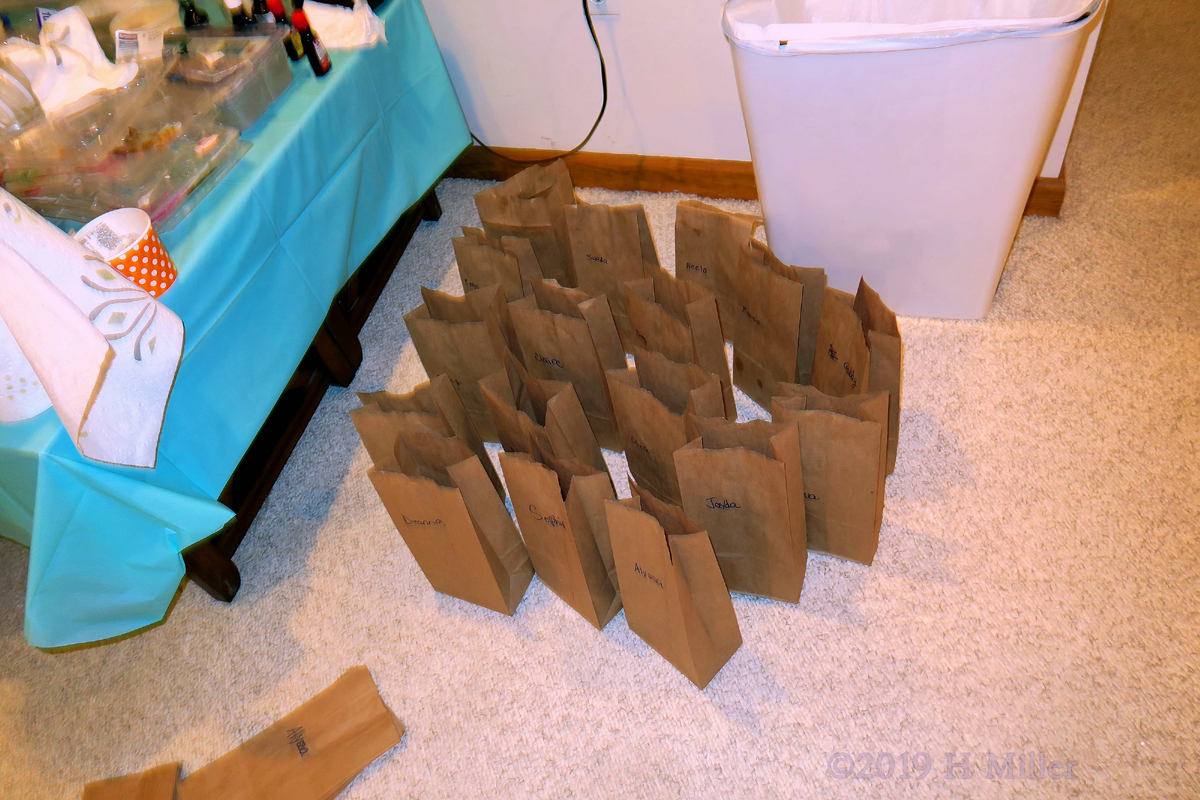 Grab Bags Of Goodies! Girls Party Guests Gift Bags For The Spa Party! 1