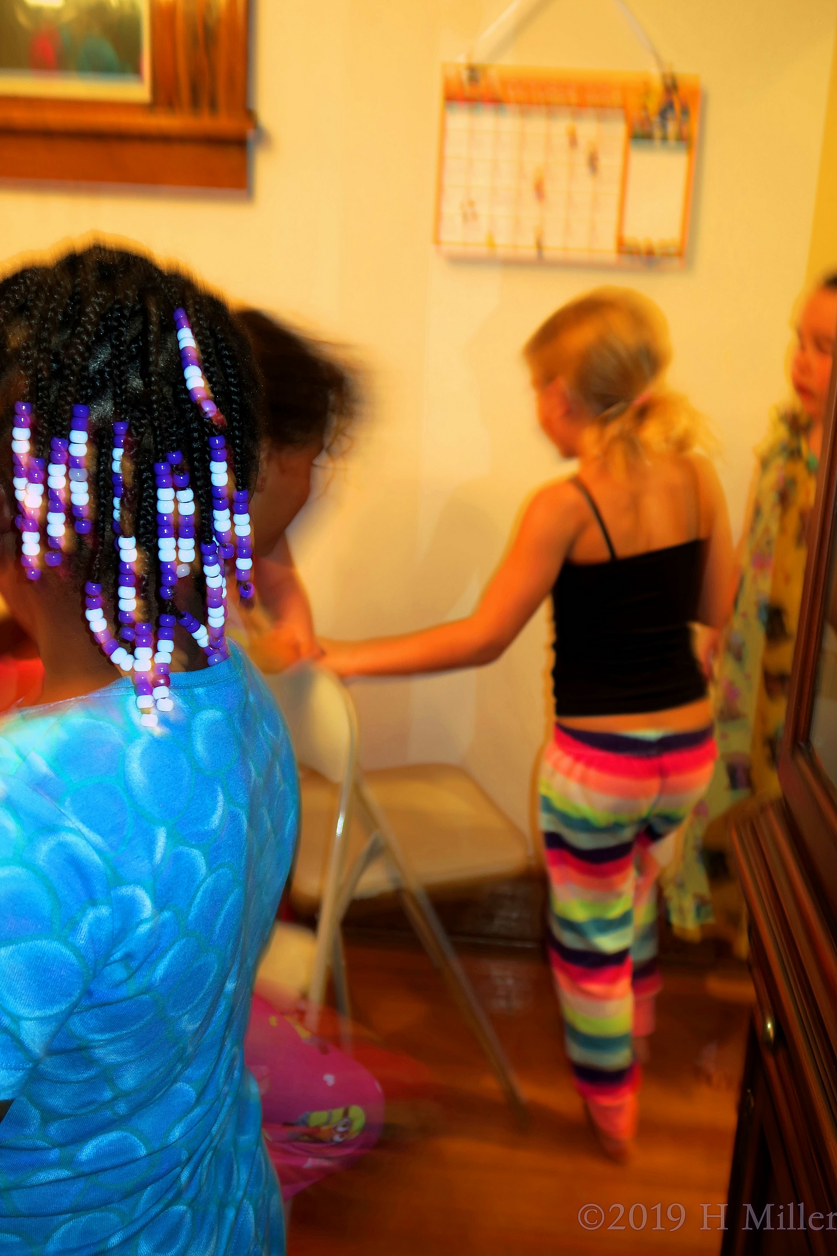 Carrying Chairs! Party Guests Play At Spa Party! 4 Carrying Chairs! Party Guests Play At Spa Party! 4