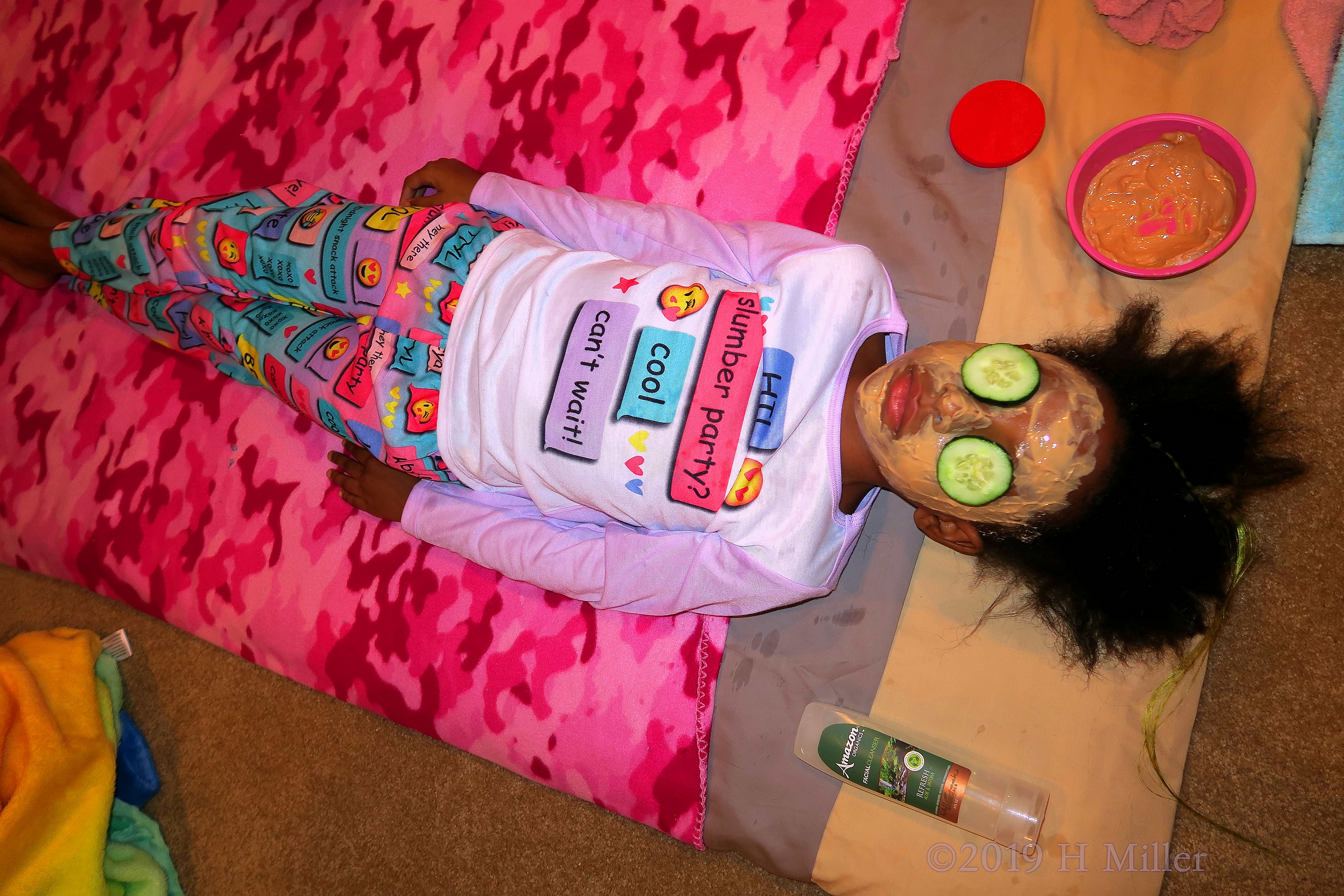 Catching Cucumbers! Kids Facial At Spa Kids Party! Catching Cucumbers! Kids Facial At Spa Kids Party!