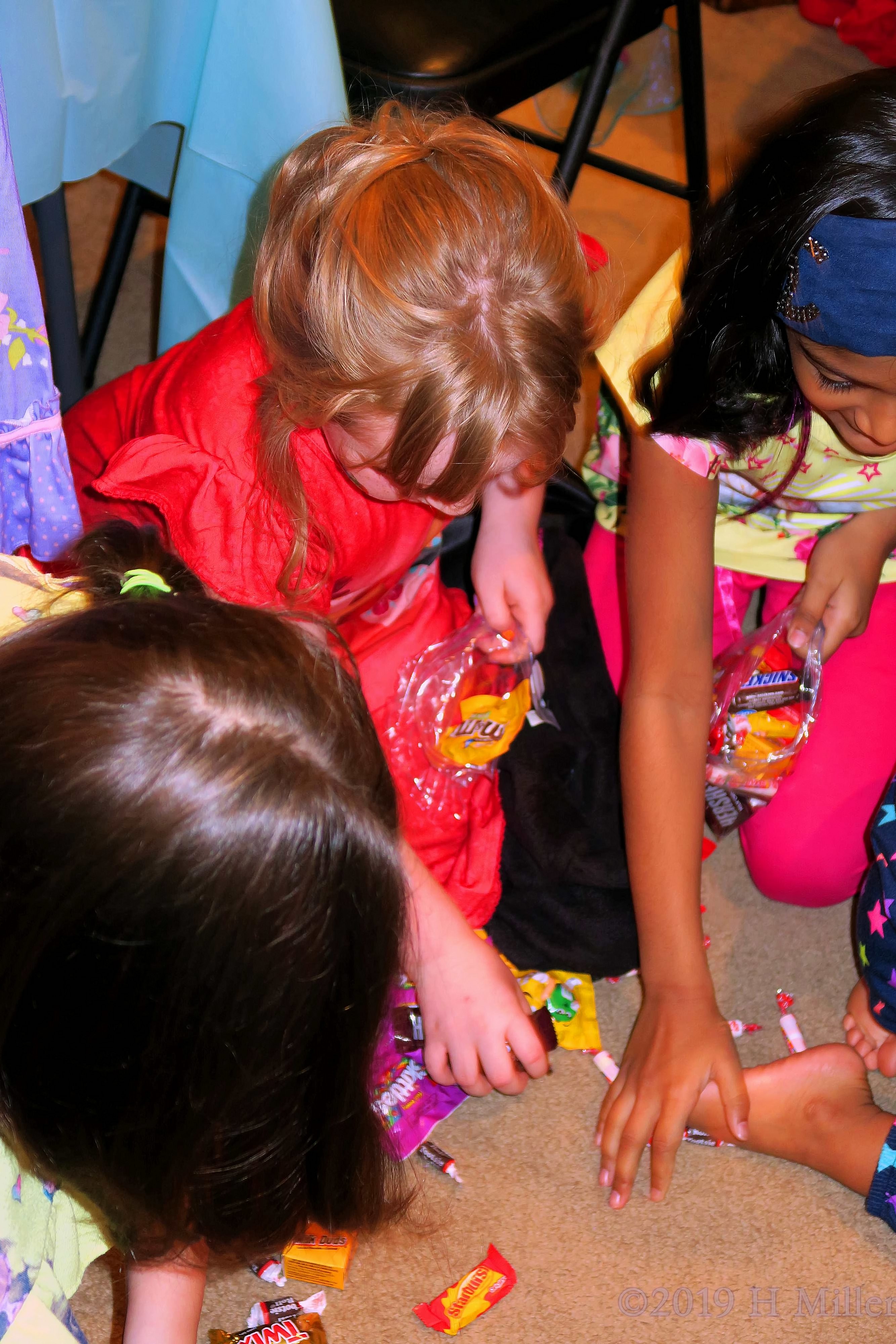 Collecting Candy! Birthday Girl Grabs Candy For Collecting From Pinata! 4 Collecting Candy! Birthday Girl Grabs Candy For Collecting From Pinata! 4