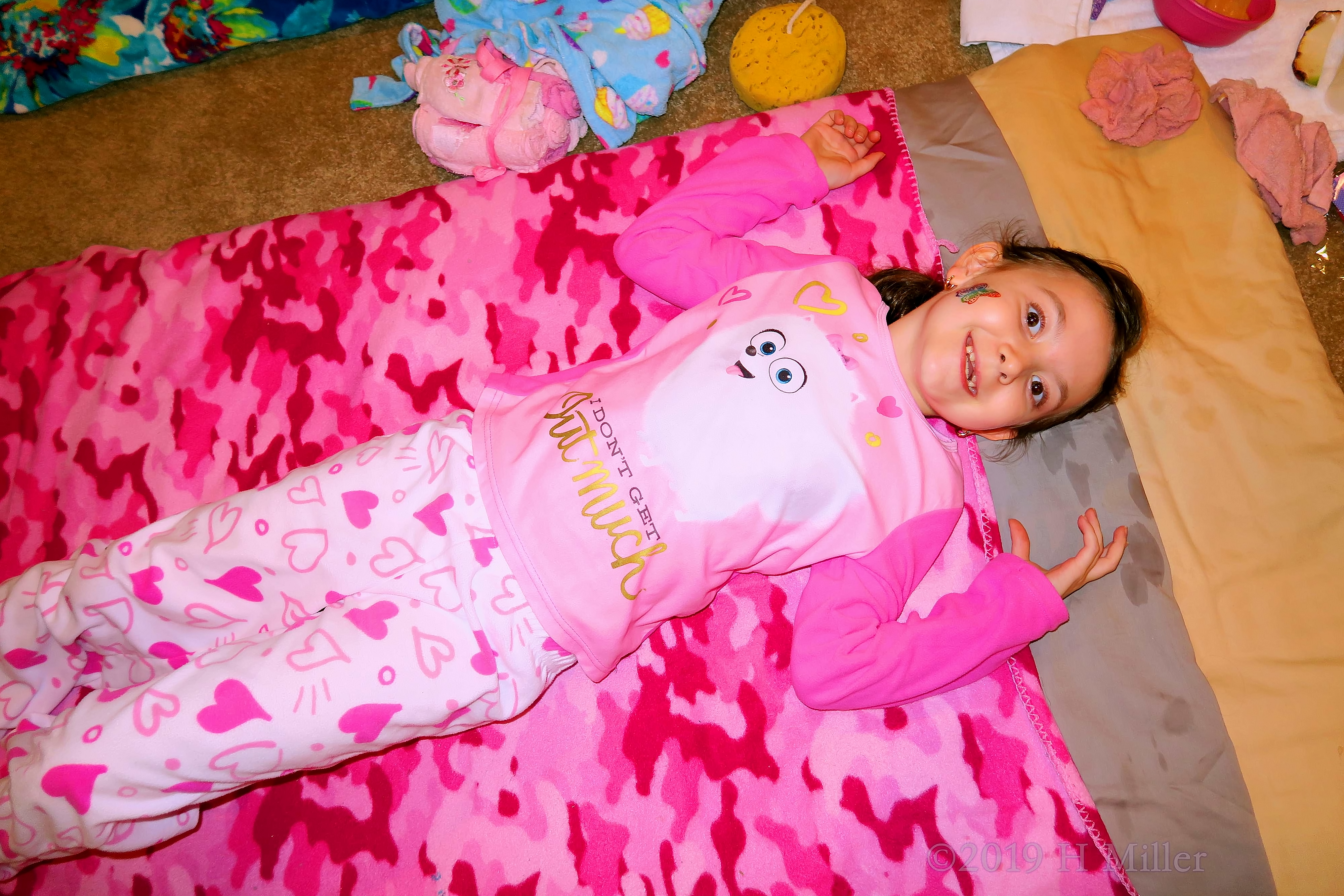 Cozy In Camo! Party Guest Lounges For Kids Facial! Cozy In Camo! Party Guest Lounges For Kids Facial!