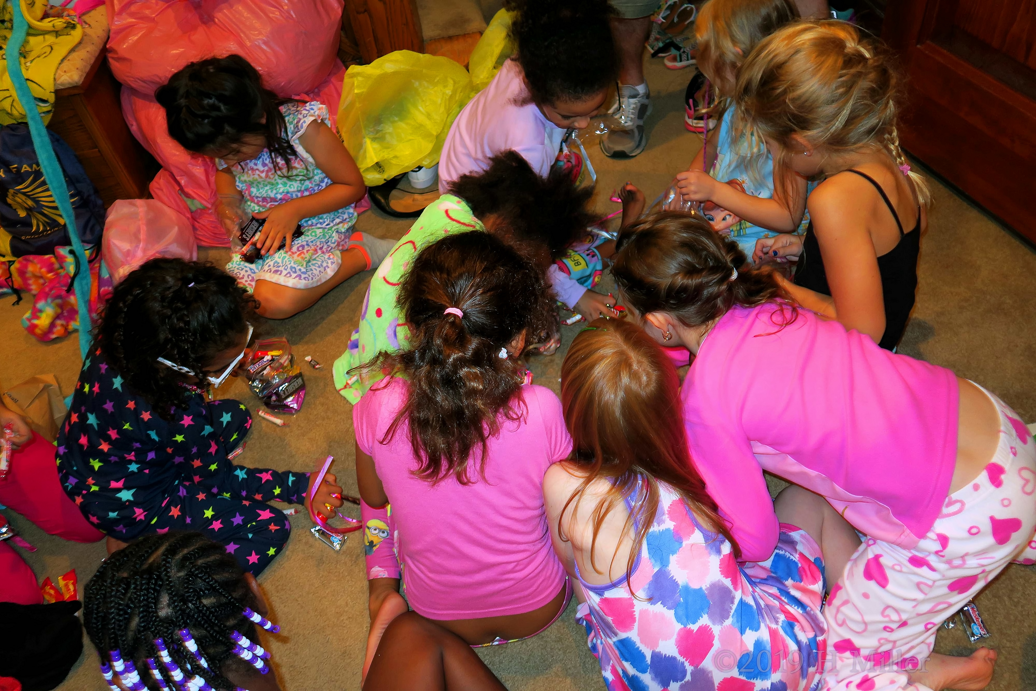 Getting The Goods! Spa Party Guests Group Dive For Pinata Goodies! 4 Getting The Goods! Spa Party Guests Group Dive For Pinata Goodies! 4