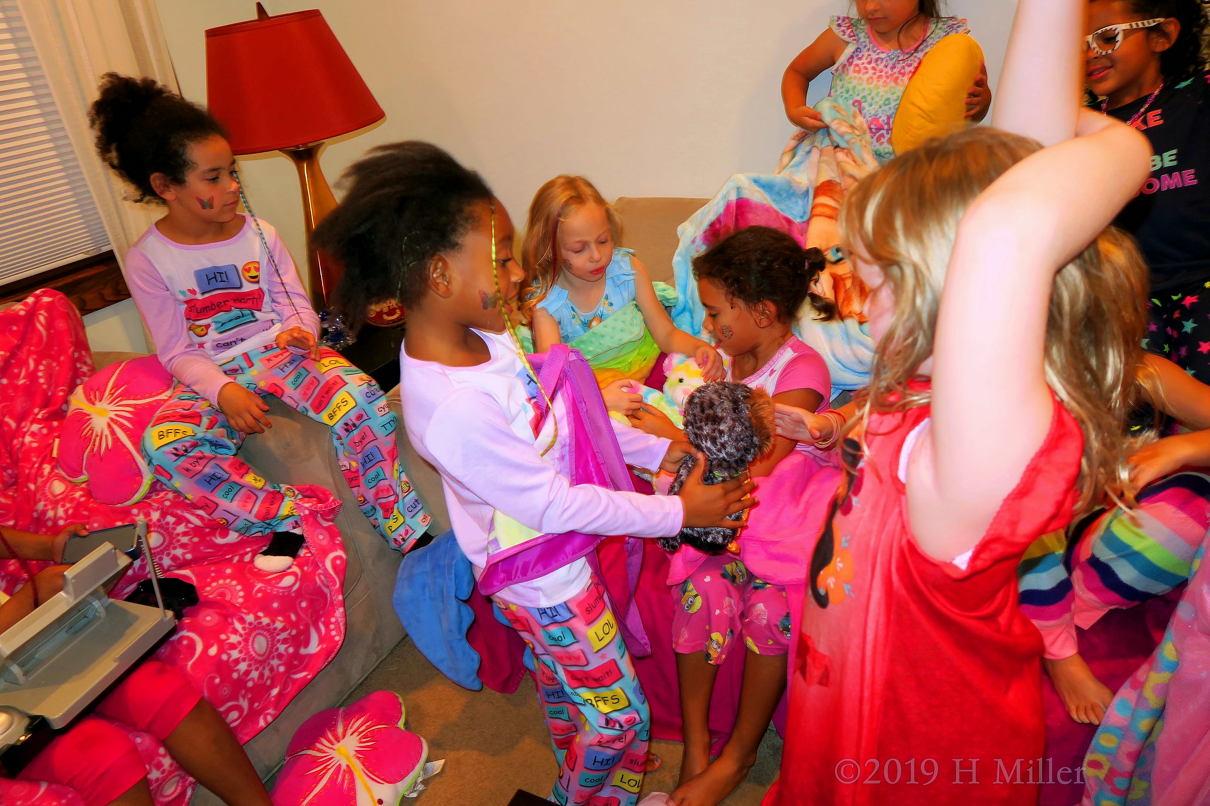 Owl Have A Good Time! Guests Play At The Girls Spa! Owl Have A Good Time! Guests Play At The Girls Spa!