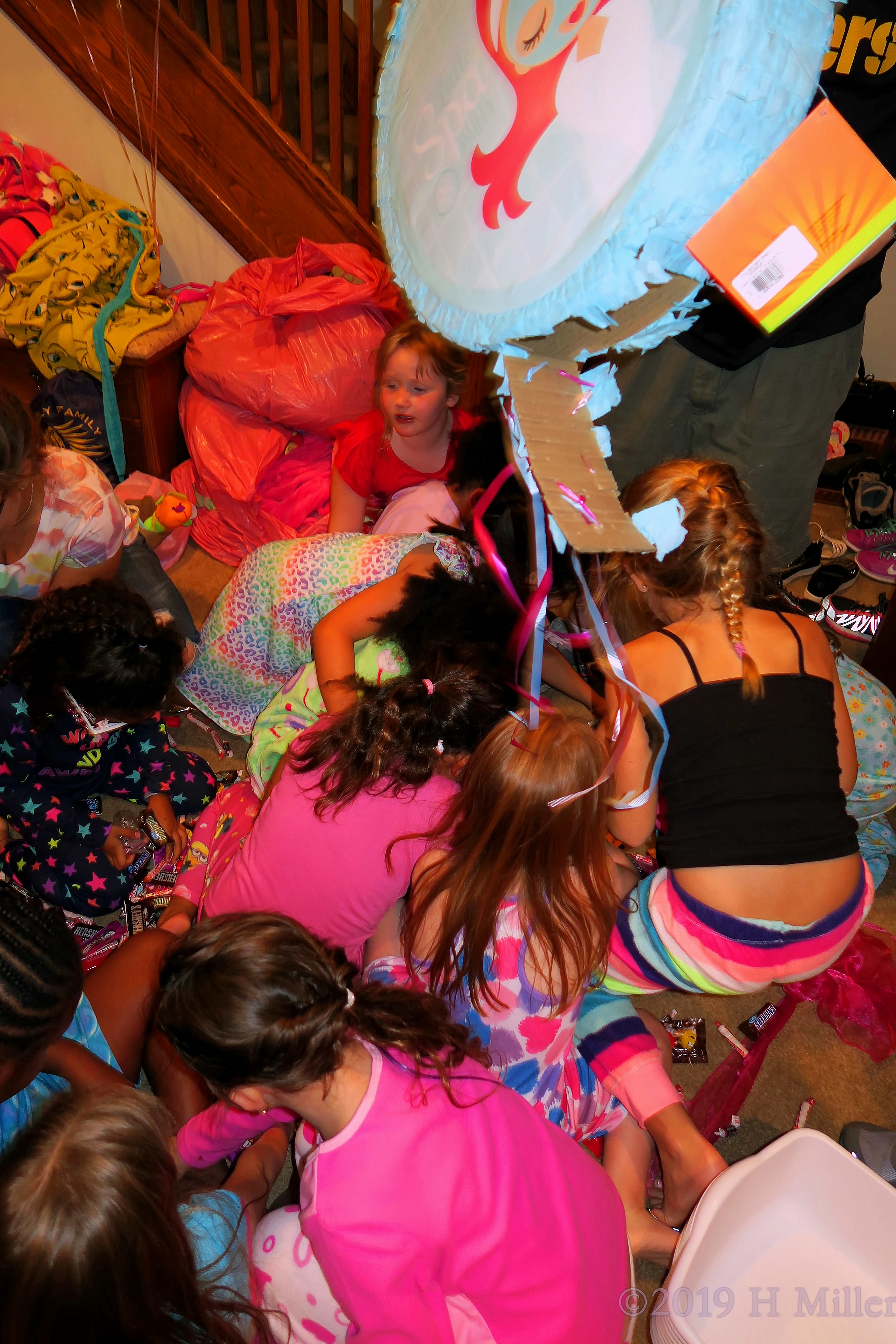 Pickup Pickup! Kids Pickup Pinata Goodies At The Girls Spa Party! 4 Pickup Pickup! Kids Pickup Pinata Goodies At The Girls Spa Party! 4