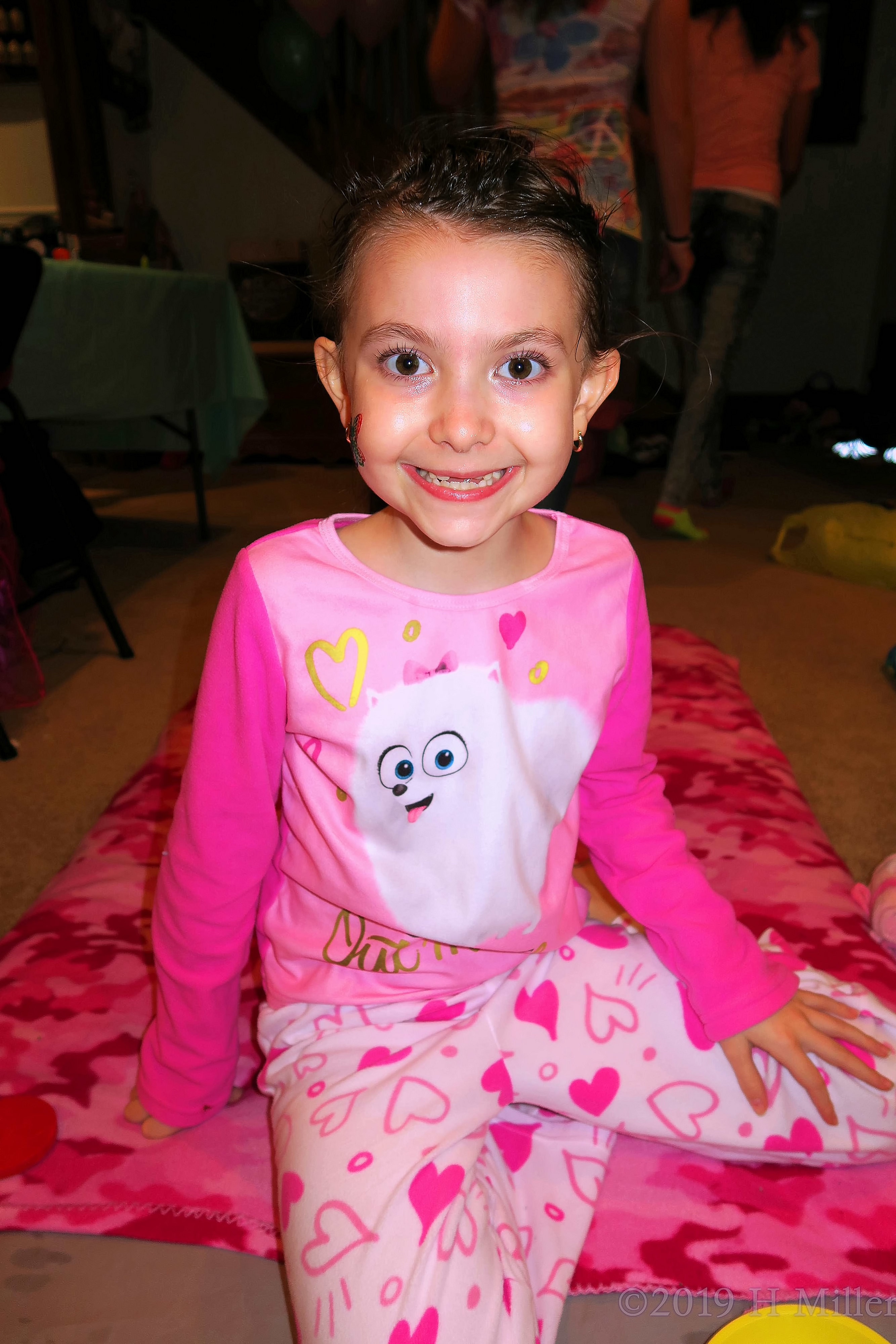 Posing And Smiling! Girls Party Guest Poses! Posing And Smiling! Girls Party Guest Poses!