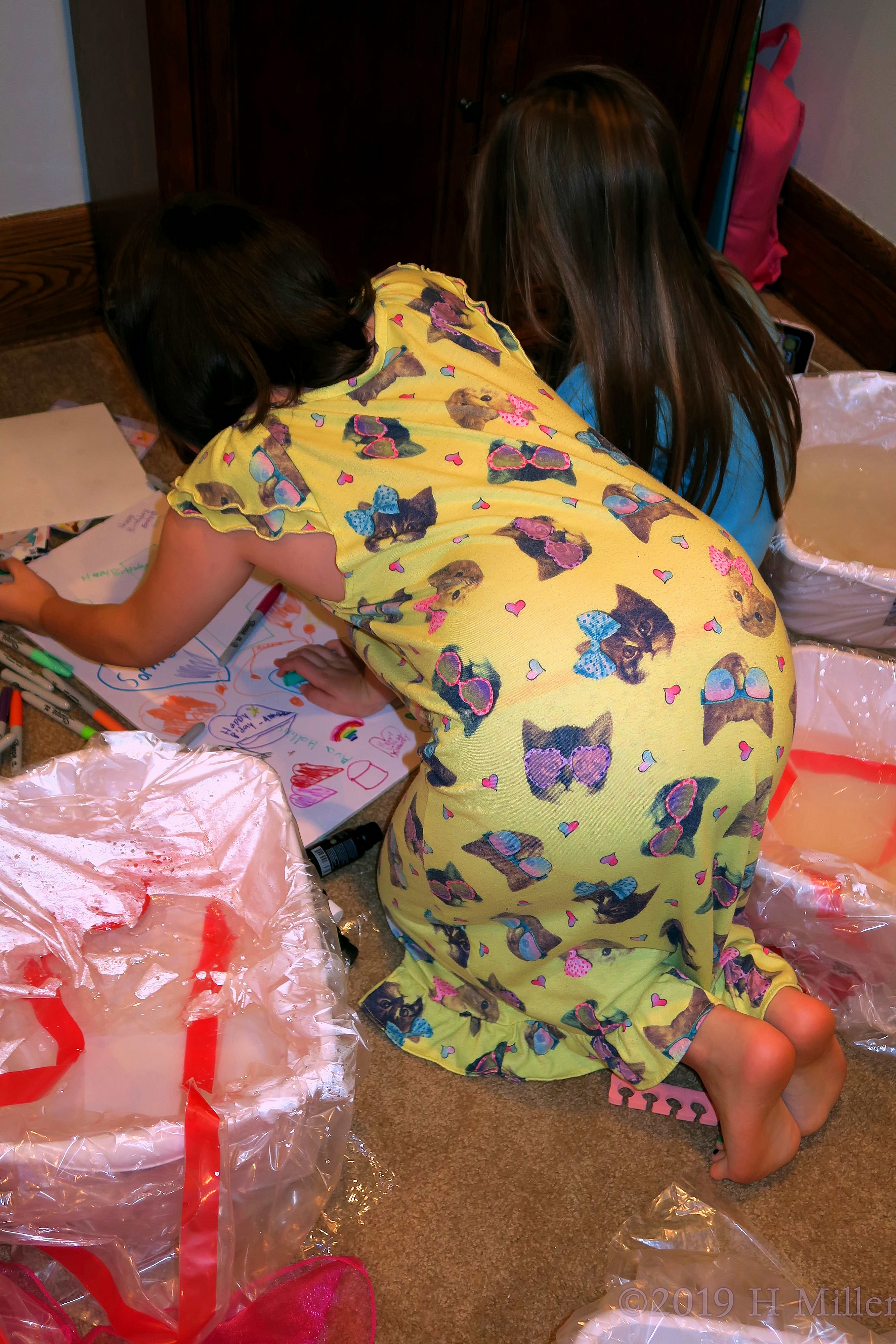 Signing In Sharpie! Signing The Spa Birthday Card At The Spa Party For Girls! 4 Signing In Sharpie! Signing The Spa Birthday Card At The Spa Party For Girls! 4