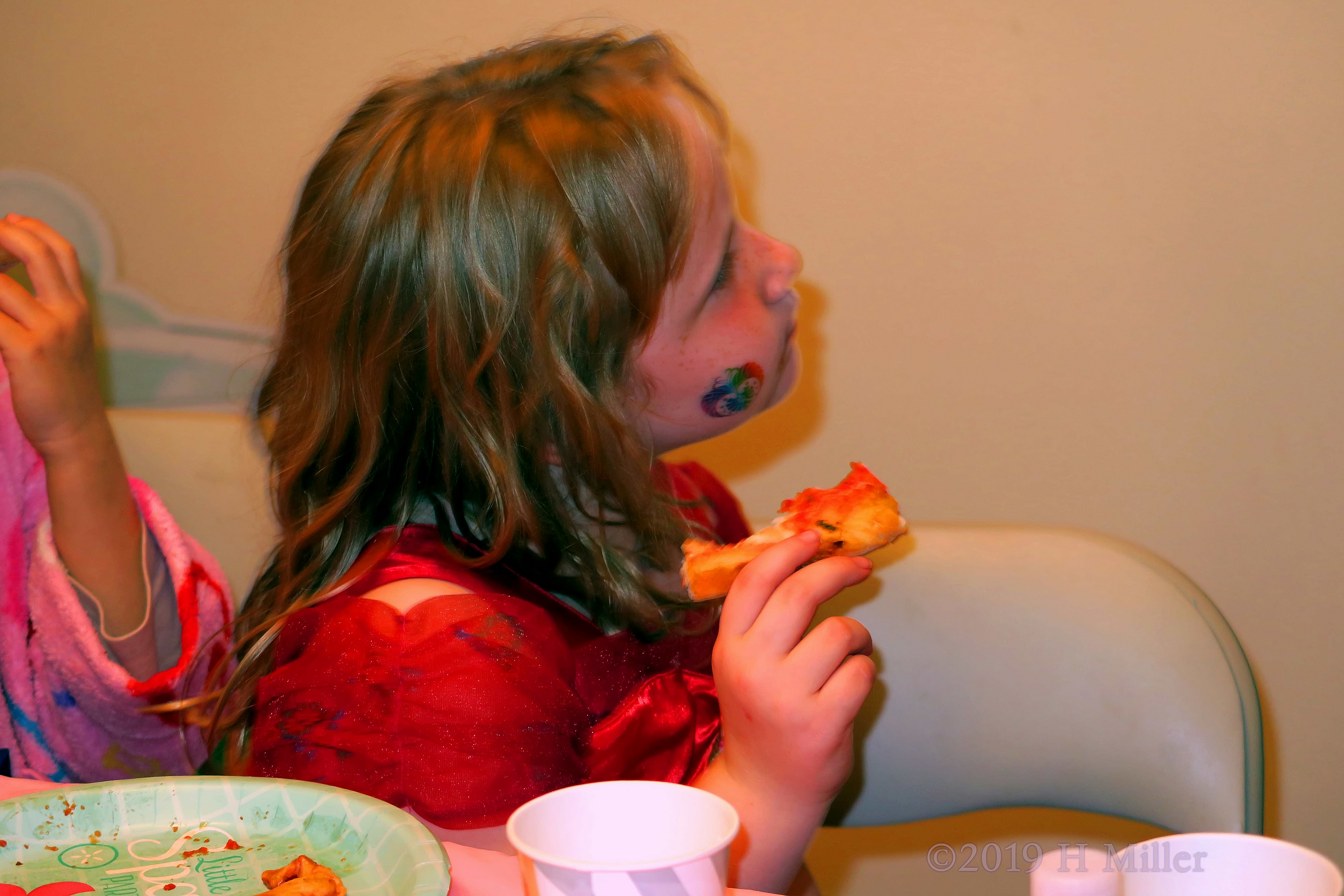 Snacktime! Spa Party Guests Have Pizza! Snacktime! Spa Party Guests Have Pizza!