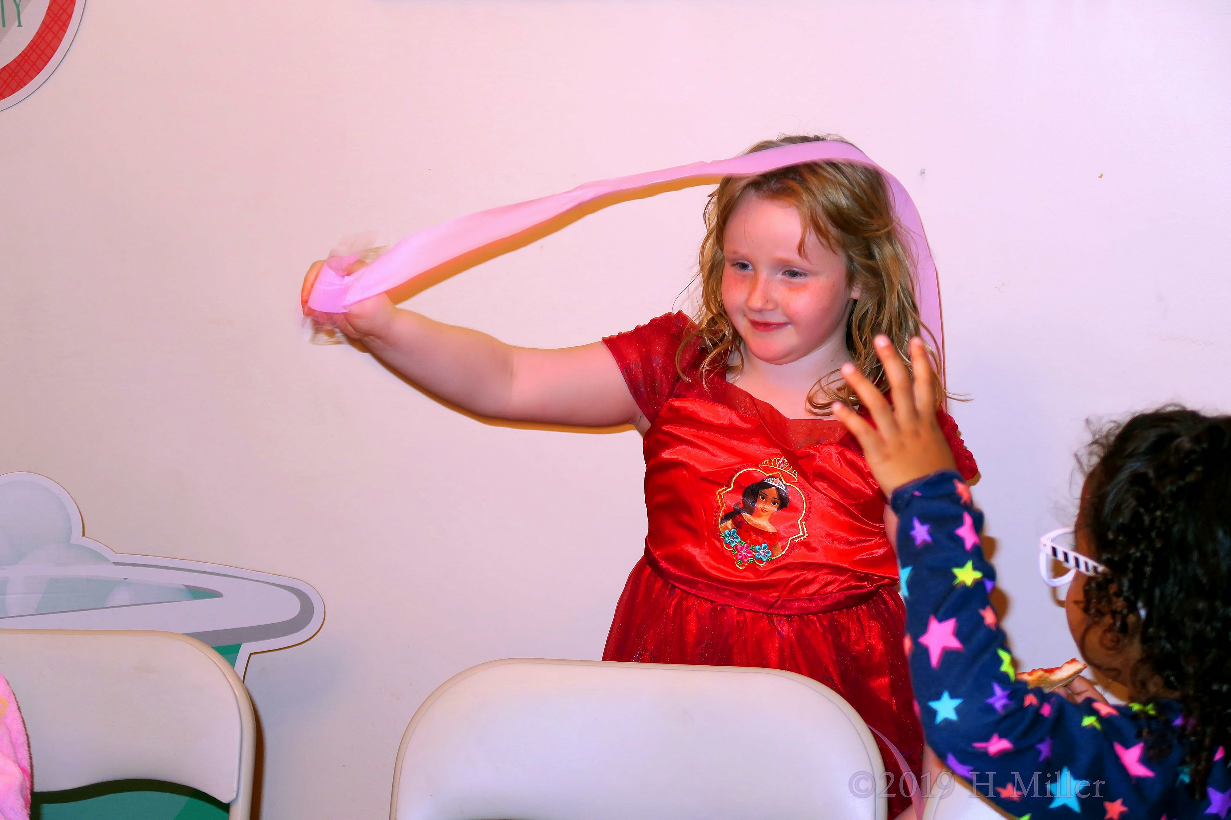 Streamer Tiaras! Birthday Girl Plays With Birthday Streamer! Streamer Tiaras! Birthday Girl Plays With Birthday Streamer!