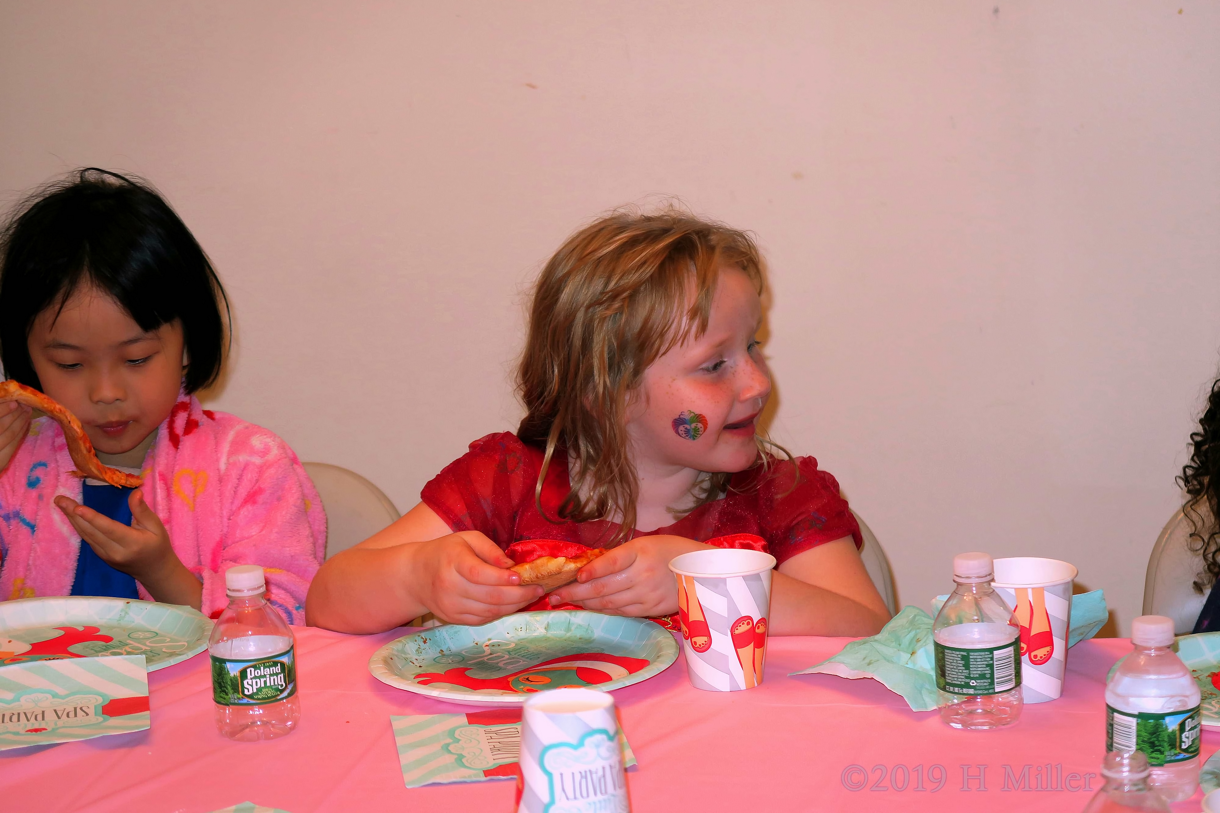 Table Time And Pizza Fun! Party Guests Enjoy Lunch! Table Time And Pizza Fun! Party Guests Enjoy Lunch!
