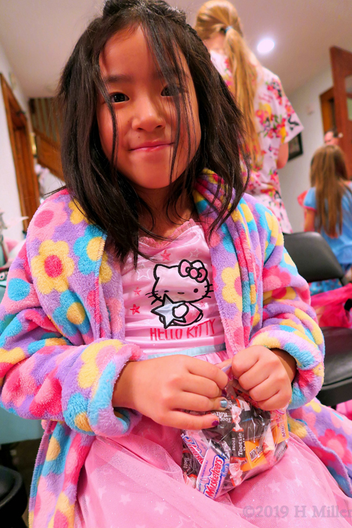 Assorted Assumptions! Kids Party Guest Shows Candy Collection! Assorted Assumptions! Kids Party Guest Shows Candy Collection!