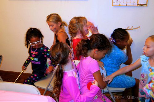 Back To Back! Spa Party Guests Play At The Kids Spa! 