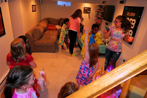 Group Of Girls! Party Guests Group Around At The Spa Party! Group Of Girls! Party Guests Group Around At The Spa Party!