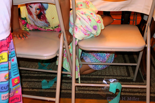 Hide N Seek! Party Guests Chat Under The Party Table Hide N Seek! Party Guests Chat Under The Party Table