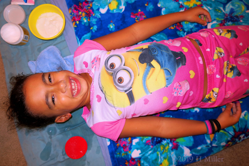 Luxuriously Lounging! Kids Party Guest Lounges For Kids Facial! Luxuriously Lounging! Kids Party Guest Lounges For Kids Facial!