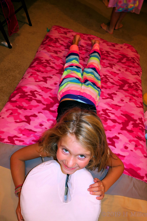 Massaging Meantime! Kids Party Guest Gets Kids Massage! Massaging Meantime! Kids Party Guest Gets Kids Massage!