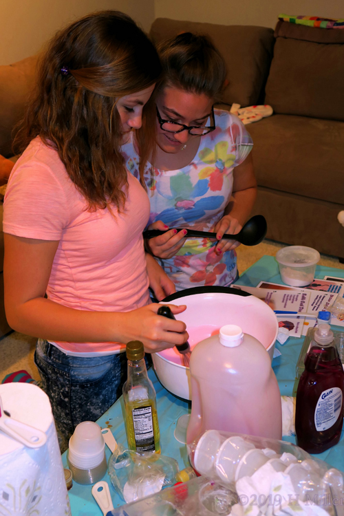 Mixing And Mastering! Party Guests Mix Kids Crafts! Mixing And Mastering! Party Guests Mix Kids Crafts!