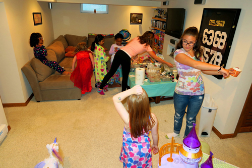 Party Fun For Girls! Party Guests Participate In Kids Crafts!