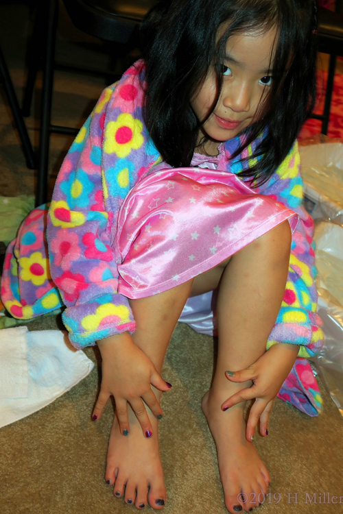 Perfectly Posing Polish! Kids Mani And Kids Pedi At The Spa For Girls! Perfectly Posing Polish! Kids Mani And Kids Pedi At The Spa For Girls!