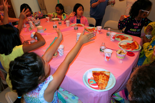 Pizza Please! Snack Time At The Girls Spa Party! Pizza Please! Snack Time At The Girls Spa Party!