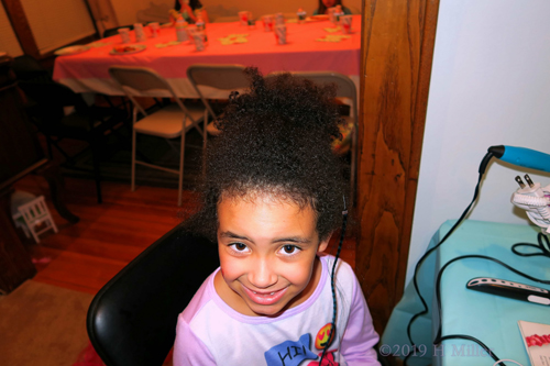 Pretty Feather! Kids Hairstyle On Spa Party Guest At The Girls Hair Salon! Pretty Feather! Kids Hairstyle On Spa Party Guest At The Girls Hair Salon!