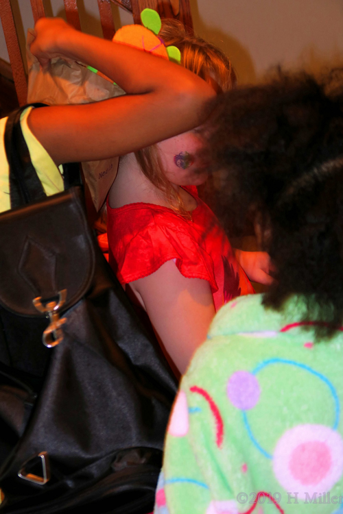 Putting It In Paper! Spa Party Guests Create Their Own Kids Craft Bags To Bring Home From The Spa! Putting It In Paper! Spa Party Guests Create Their Own Kids Craft Bags To Bring Home From The Spa!