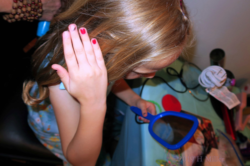 Showing Curls! Kids Party Guest Gets Kids Hairstyle!