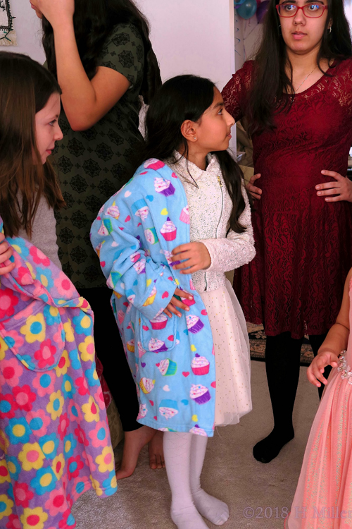 Wow! What A Pretty Spa Robe! The Birthday Girl Is Preparing To Have A Fun Kids Spa Wow! What A Pretty Spa Robe! The Birthday Girl Is Preparing To Have A Fun Kids Spa