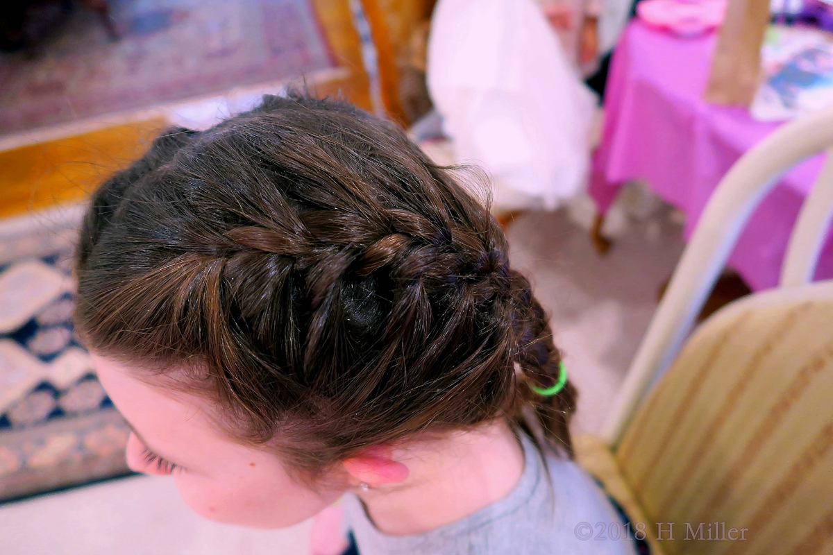 Cool! What A Pretty Girls Hairstyle
