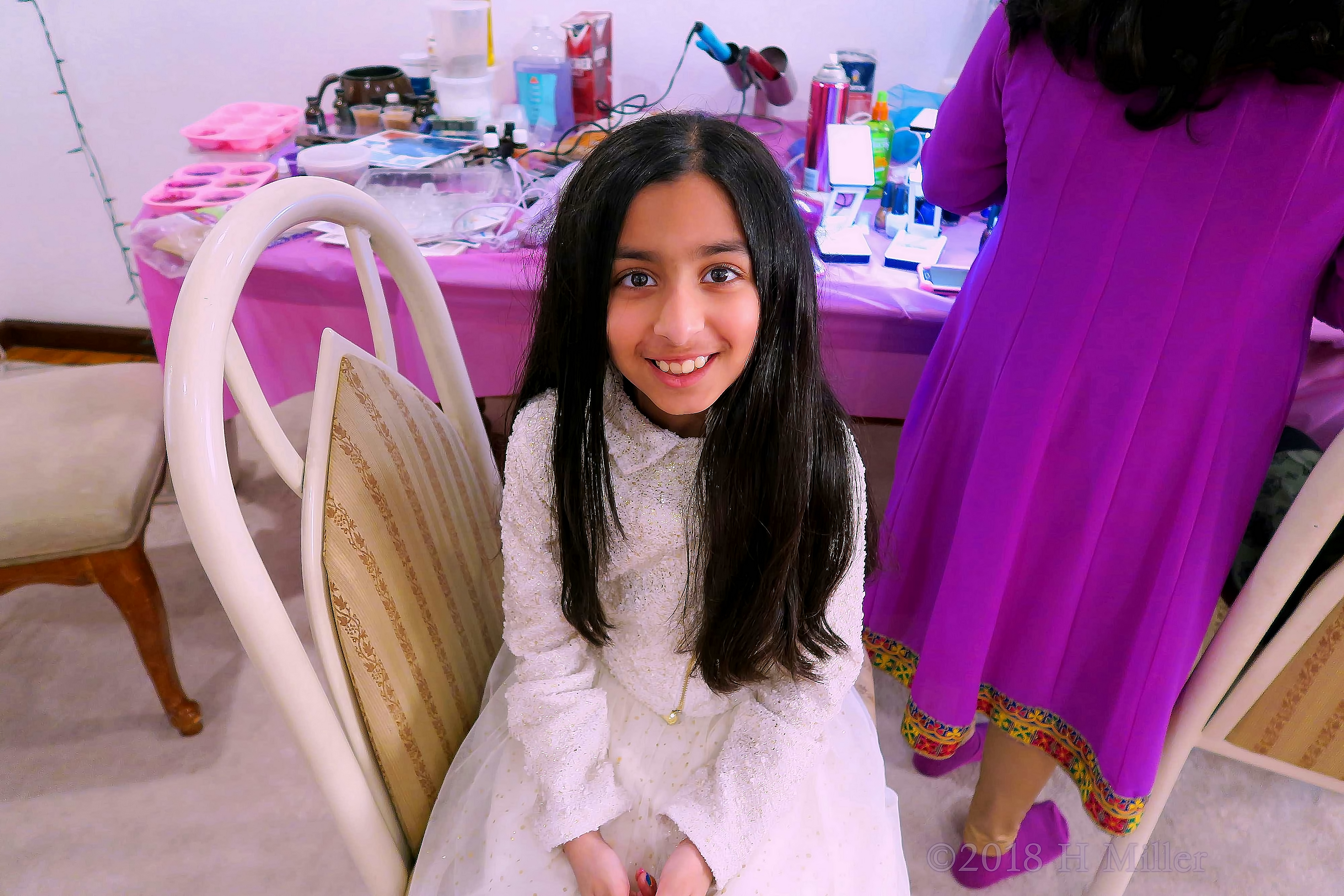 Pretty Cool Hairstyle For Girls! The Birthday Girl Is Having Fun At The Kids Spa Party Pretty Cool Hairstyle For Girls! The Birthday Girl Is Having Fun At The Kids Spa Party