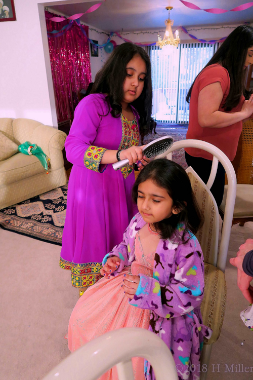Helping Each Other To Brush Their Hair For Kids Hairstyles! Helping Each Other To Brush Their Hair For Kids Hairstyles!