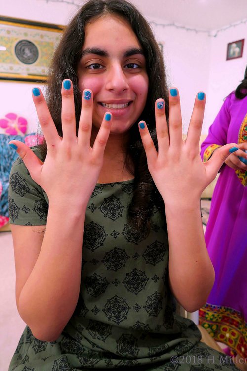 Super Cool Manicure! Blue And Glittery Accent Nail Girls Manicure