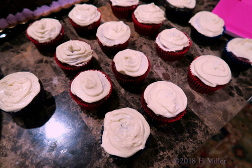 Wow! Look At The White Cupcakes! Those Are Ready For Eating!