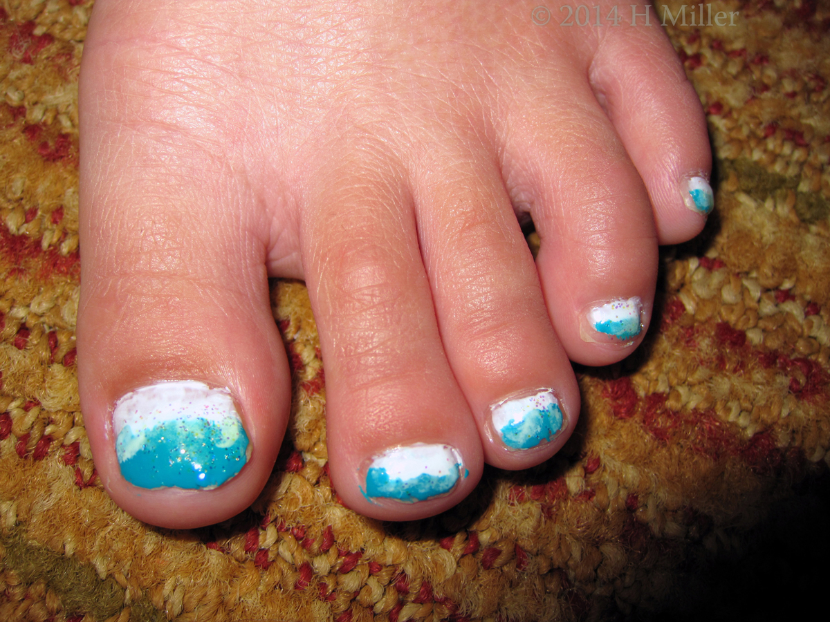 Ombre Nail Art Pedi Close Up White Blue Glitter Top Coat!