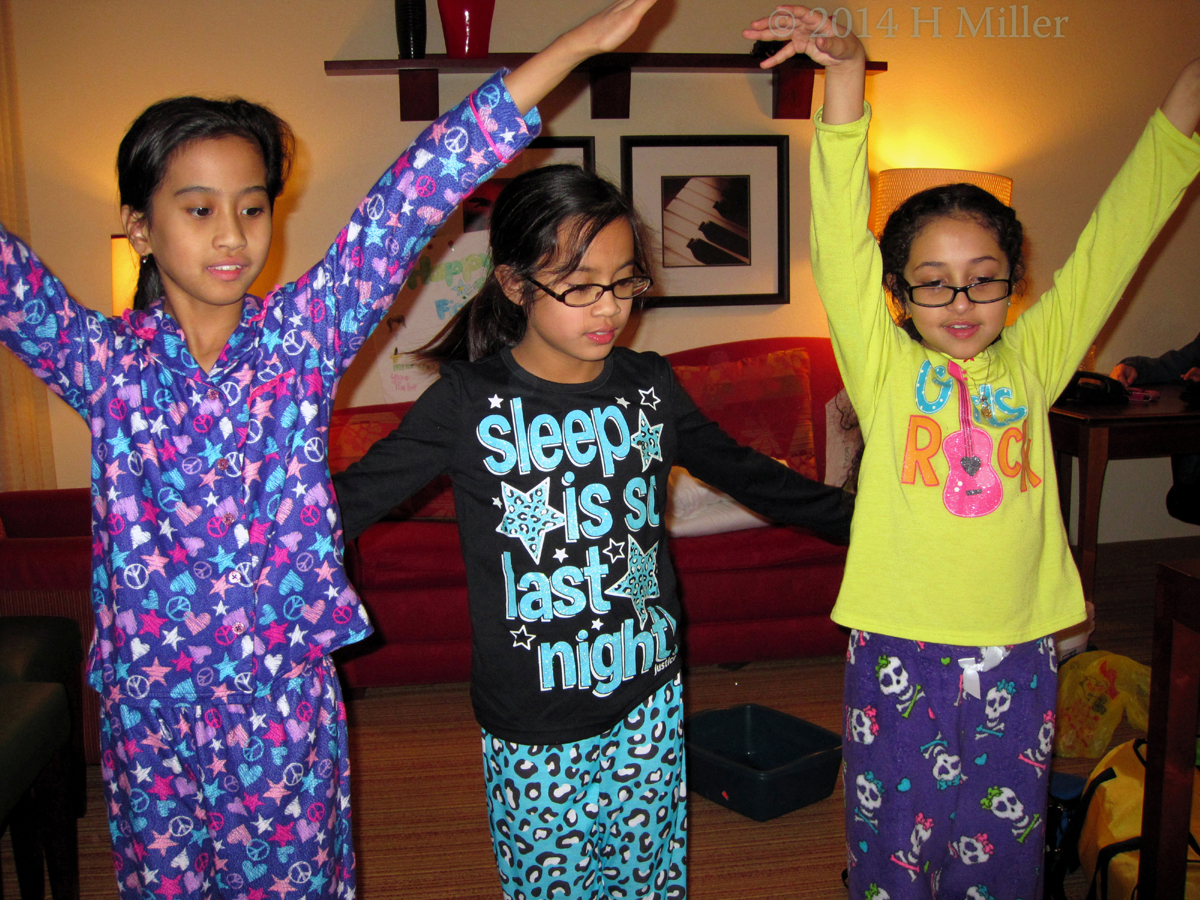 The Girls Dancing After Fiona's Hotel Spa Party Is Over The Girls Dancing After Fiona's Hotel Spa Party Is Over