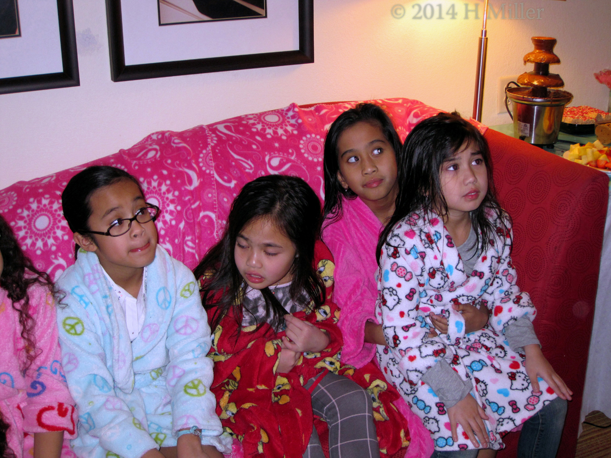 Deciding Whether To Get Facials Or Manicures Deciding Whether To Get Facials Or Manicures