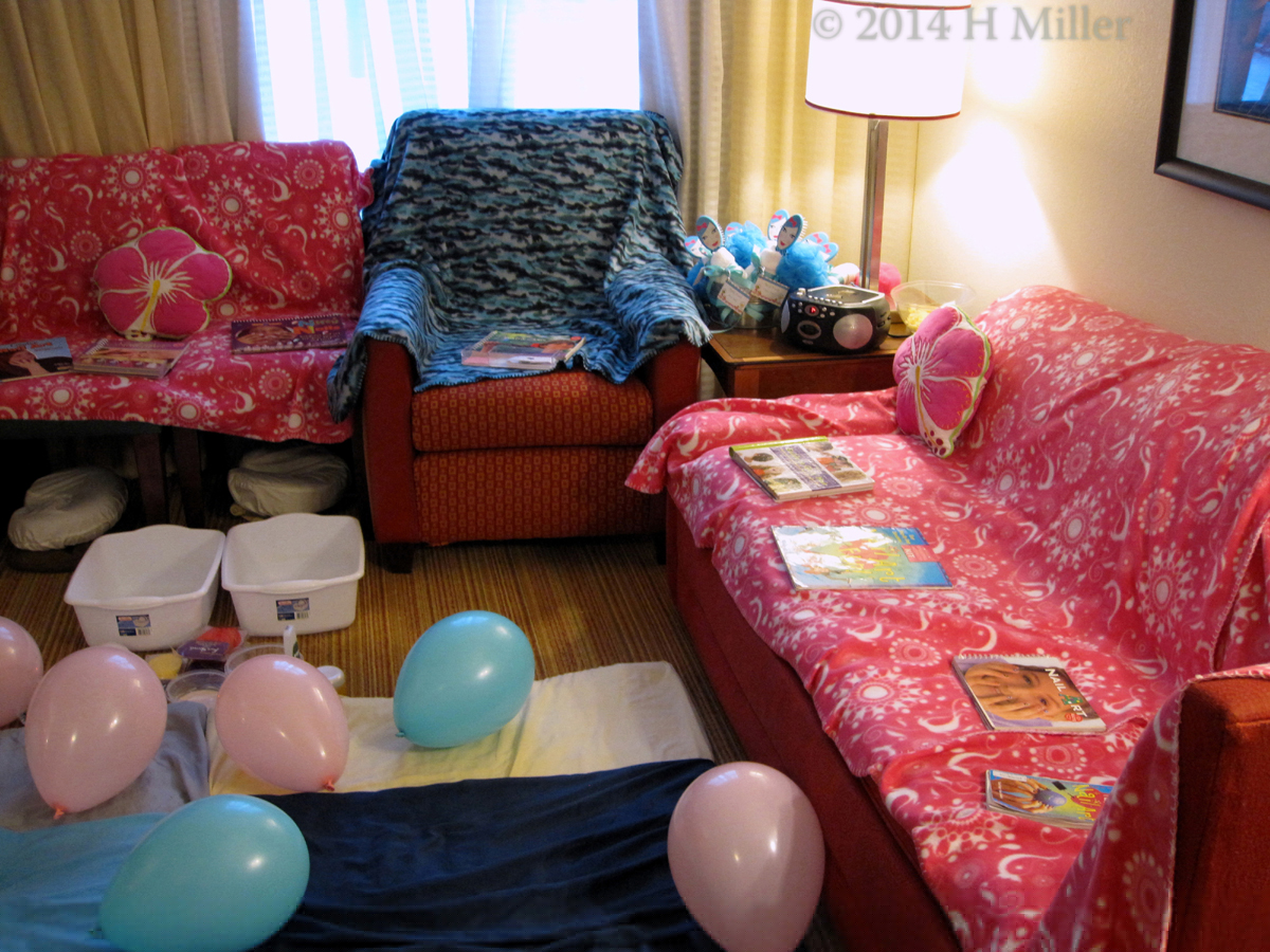 Facials Area Decorated With Throws And All Set Up Facials Area Decorated With Throws And All Set Up