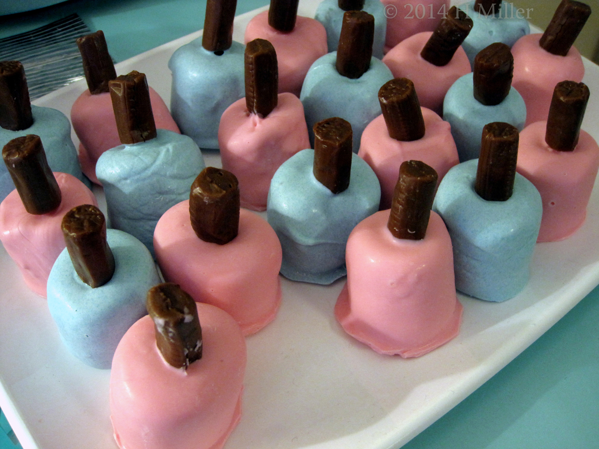 Homemade Spa Party Edible Nail Polish Bottles! Homemade Spa Party Edible Nail Polish Bottles!